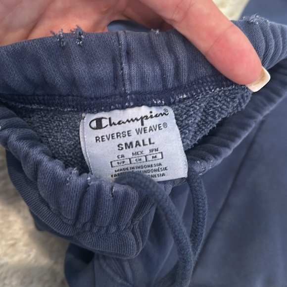 Champion from PAC Sun. Womens size S, distressed edge, thick, great condition - Picture 3 of 3